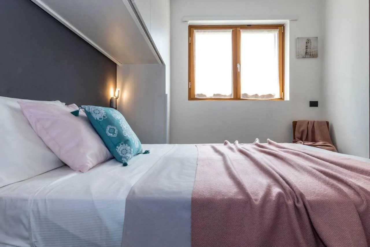 Altido Apt For 4 With Terrace In A Quiet Residential Area Milano