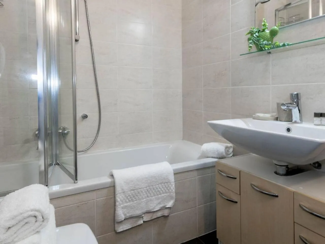 Altido Apt For 4 With Terrace In A Quiet Residential Area Milano Appartamento