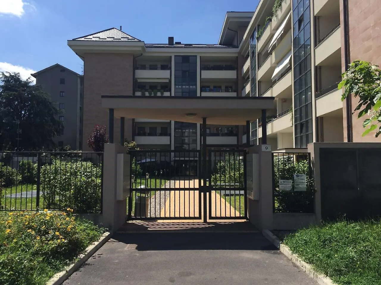Altido Apt For 4 With Terrace In A Quiet Residential Area Milano